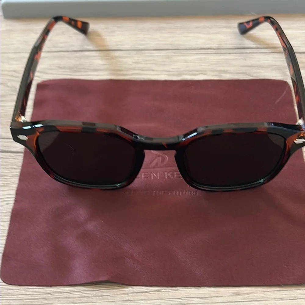 Sheen Kelly Men’s Retro Square Sunglasses Tortoiseshell NWT